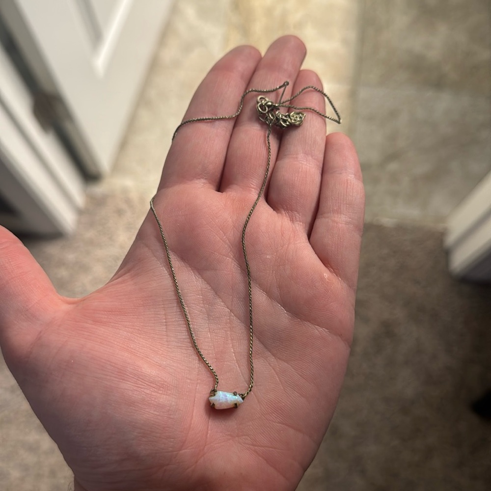 Kendra Scott necklace